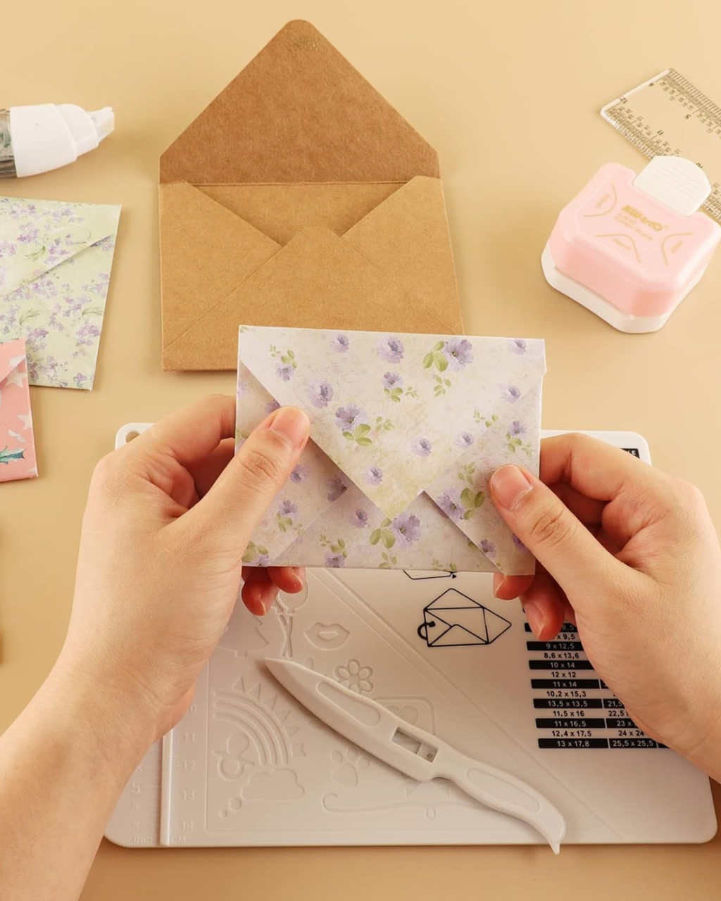 Tabla de marcar y perforar compacta de plástico resistente