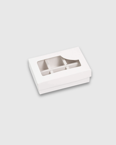 Caja blanca con 6 compartimientos