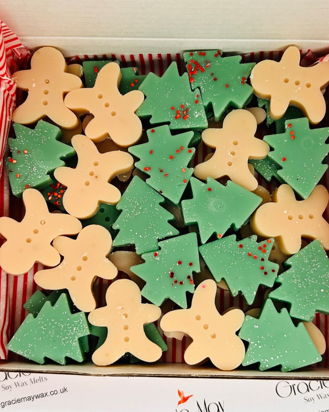 Molde de silicona navideño con mini árboles y muñecos de jengibre