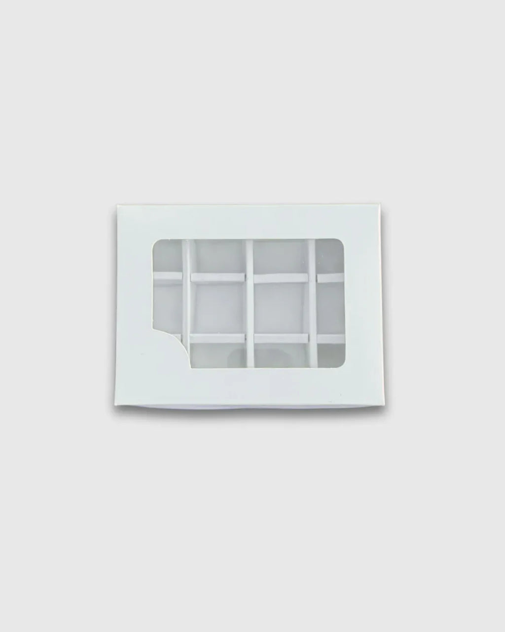 Caja blanca con 12 compartimientos
