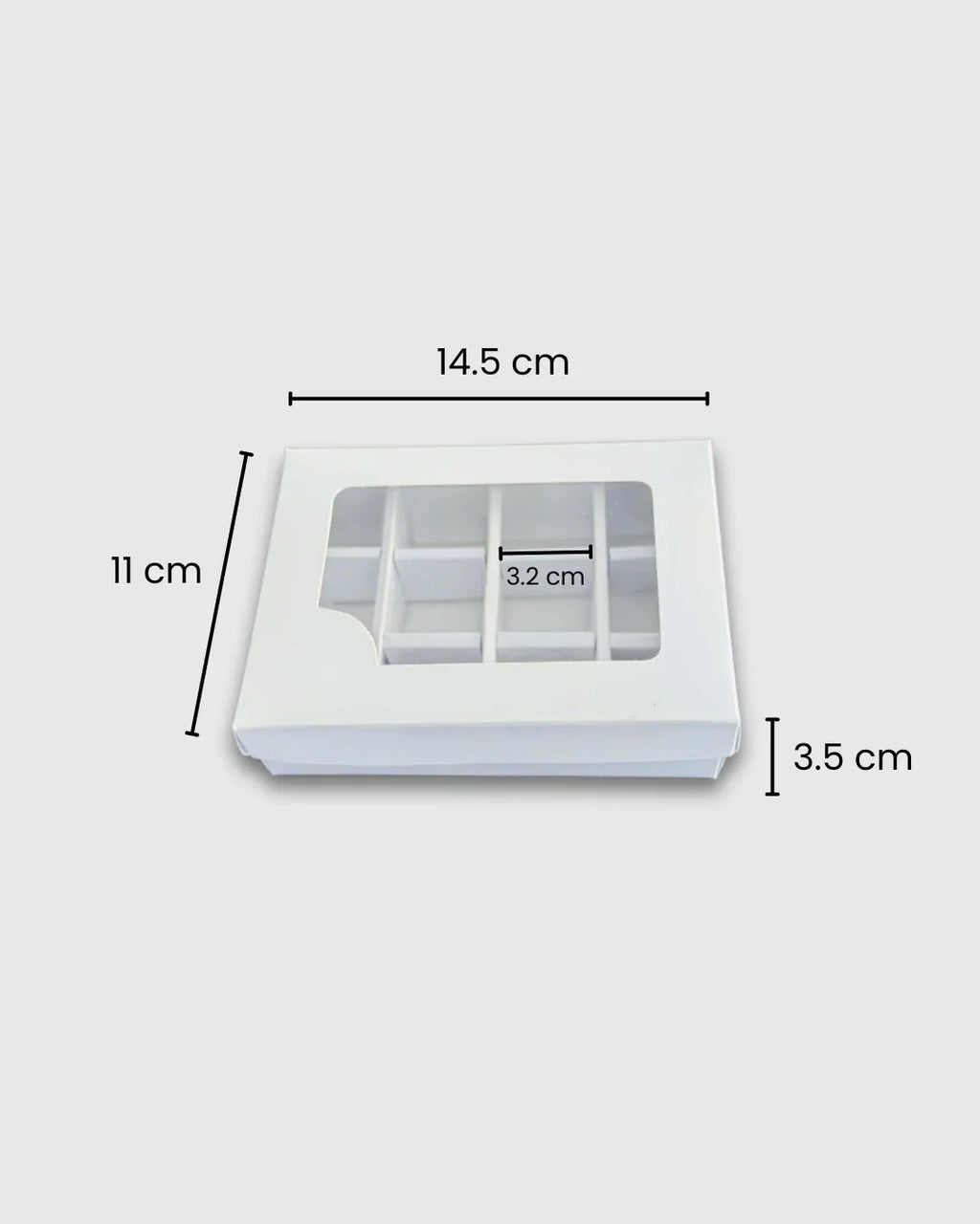 Caja blanca con 12 compartimientos