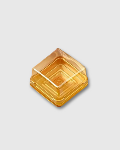 Caja Cuadrada de Plástico Transparente con Base Dorada